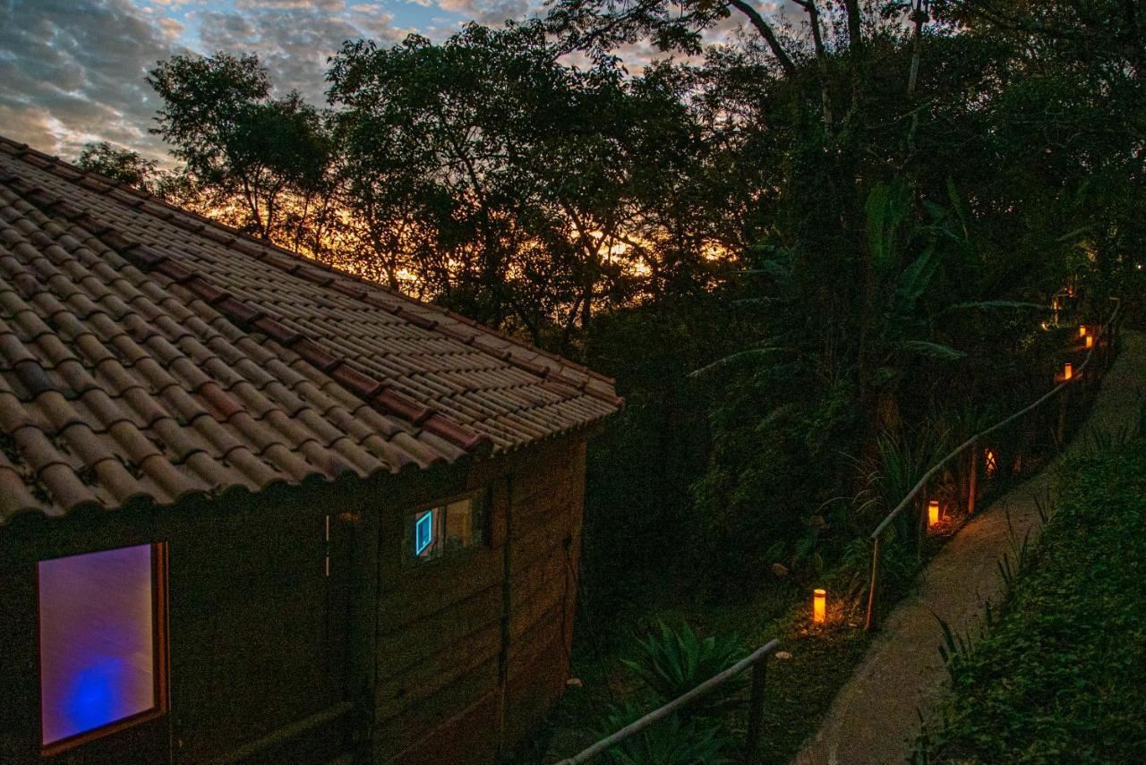 Hospedagem Beija-Flor - Espaco Flor Das Aguas クーニャ エクステリア 写真